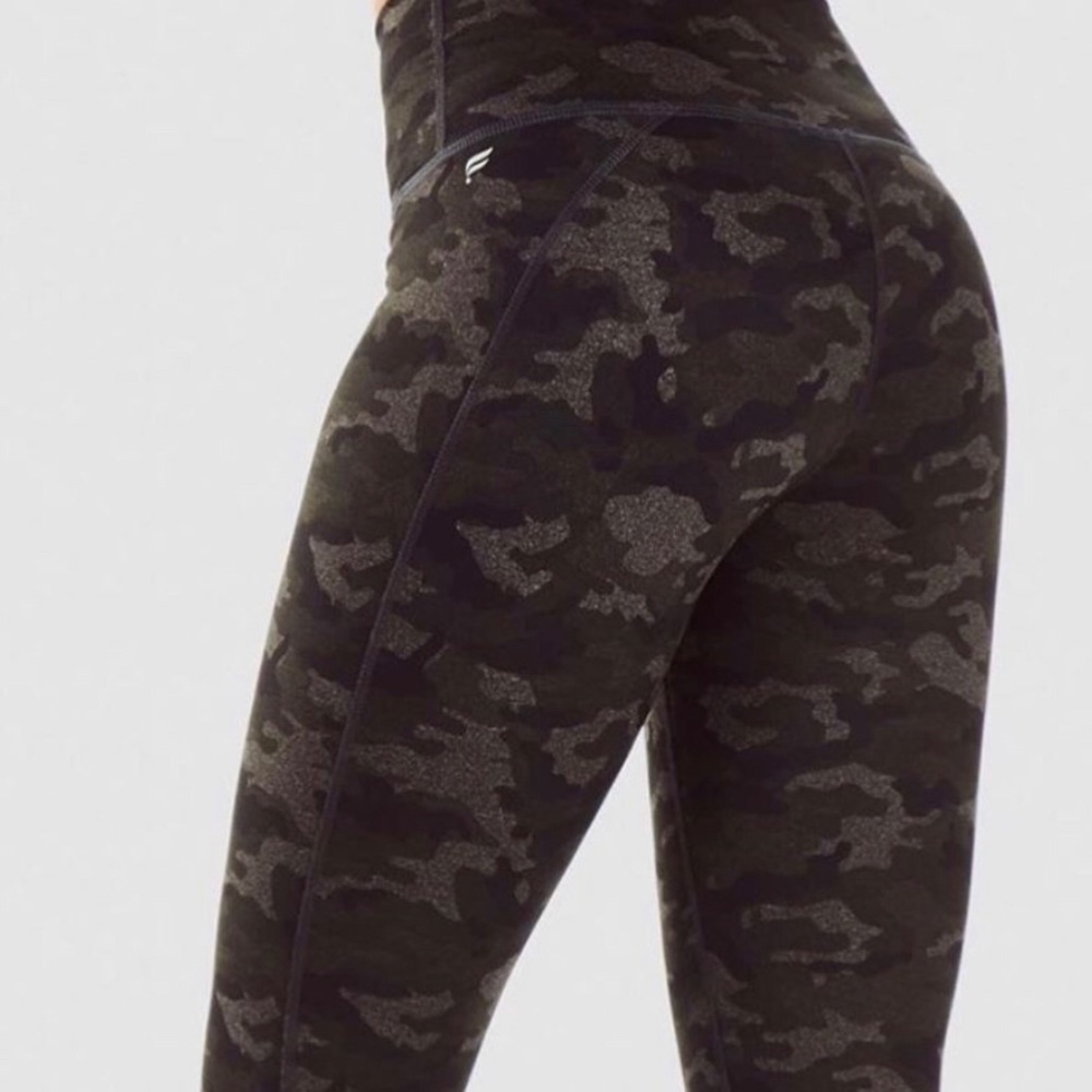 FABLETICS camo high waisted 7/8 length NWOT